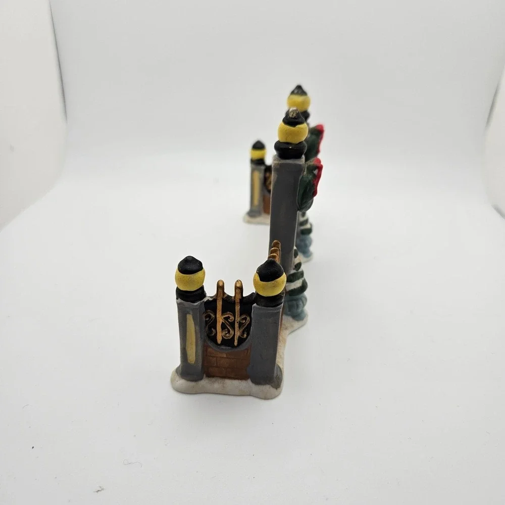 Vintage Christmas Village Gate Fence - Ceramic Wreaths‎ & Lanterns 5.5